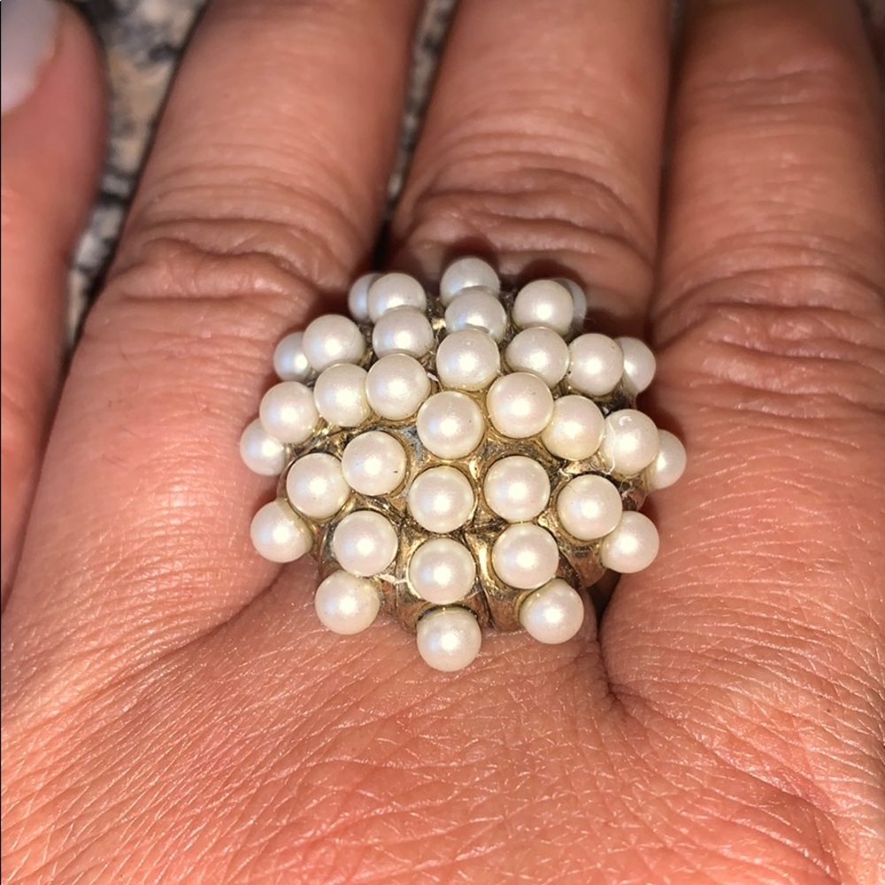 Stunning pearl ring by Ann Taylor. Size 8